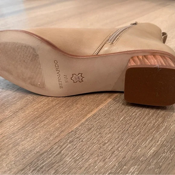 Bernardo Women's Tan Ankle Boots 9.5 - Picture 5 of 6